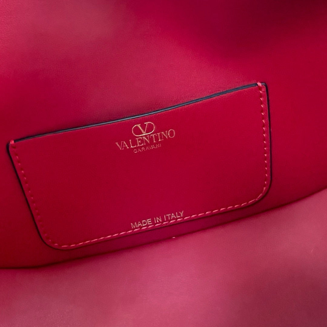 Valentino Vlogo Moon