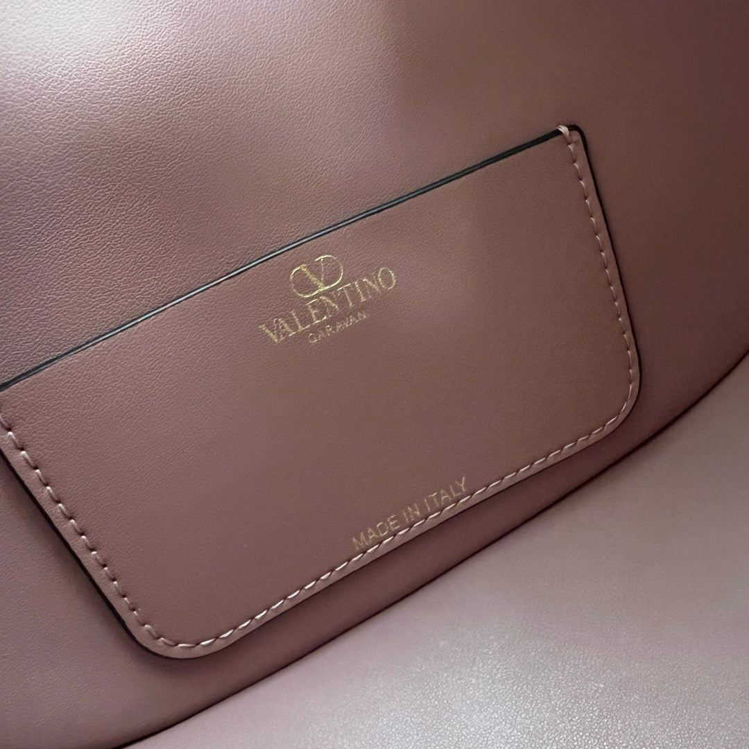 Valentino Vlogo Moon