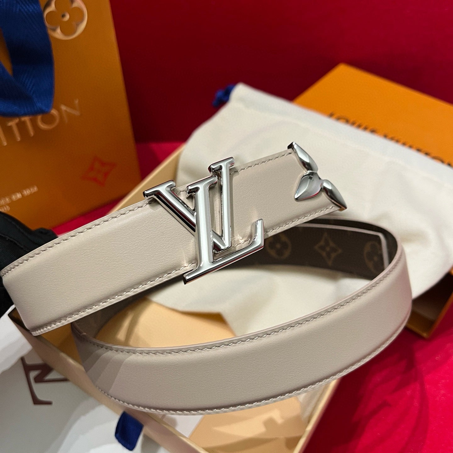 Louis Vuitton Pretty Lv 30 mm Reversible Belt