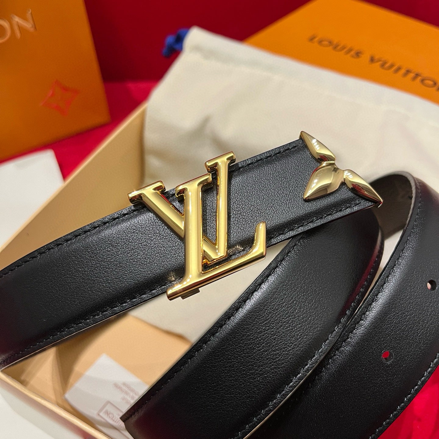 Louis Vuitton Pretty Lv 30 mm Reversible Belt