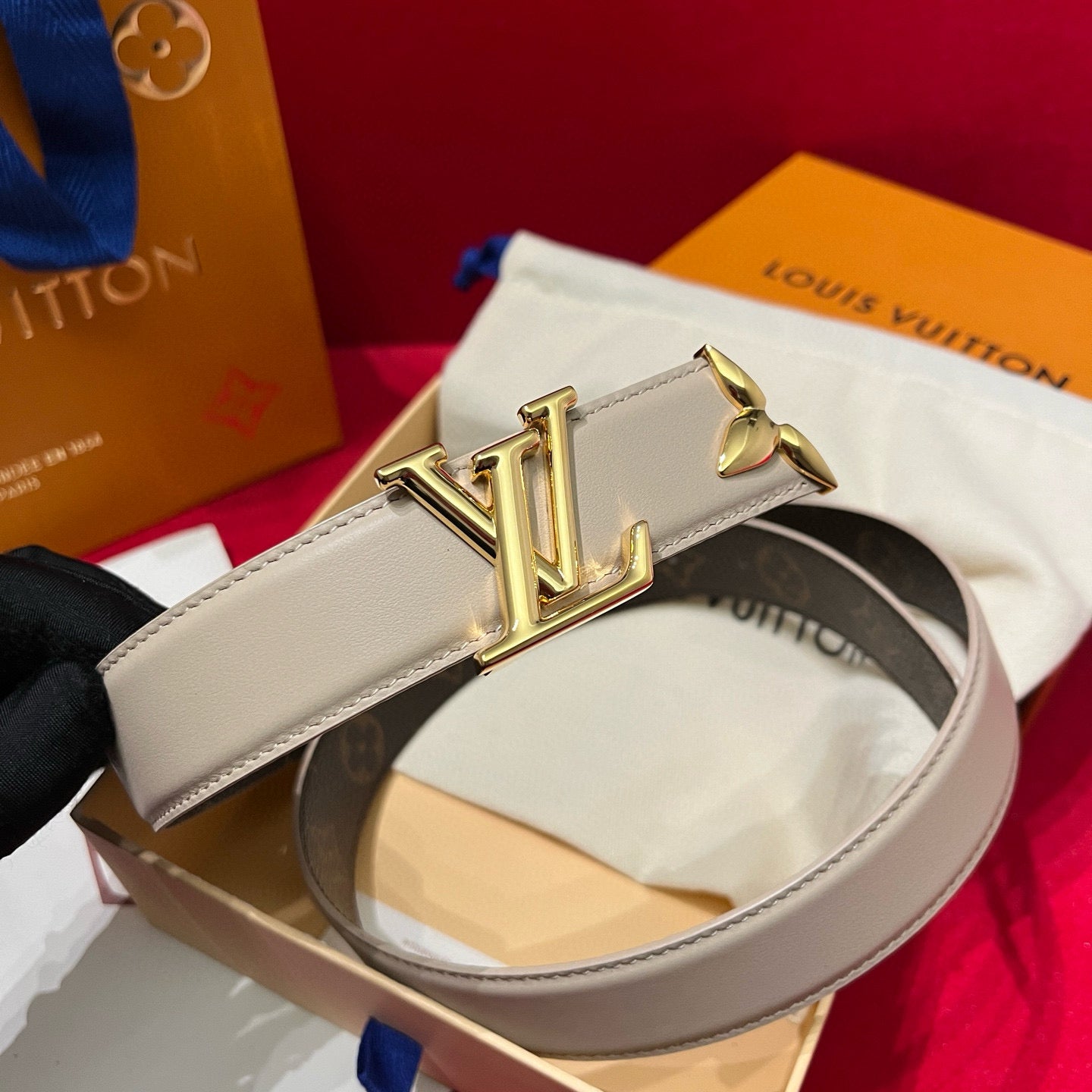 Louis Vuitton Pretty Lv 30 mm Reversible Belt