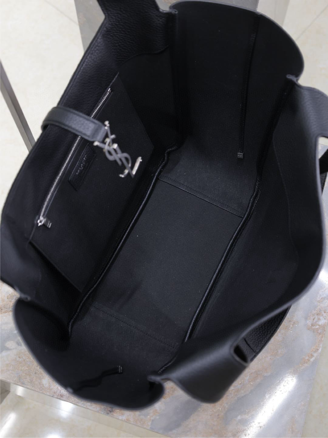 Yves Saint Laurent Le 5 A 7 Bea