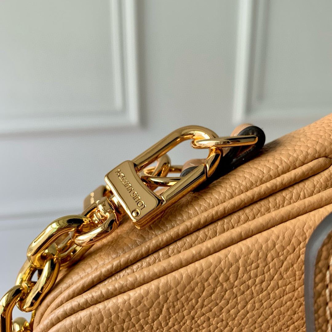 Louis Vuitton Pochette Metis East West