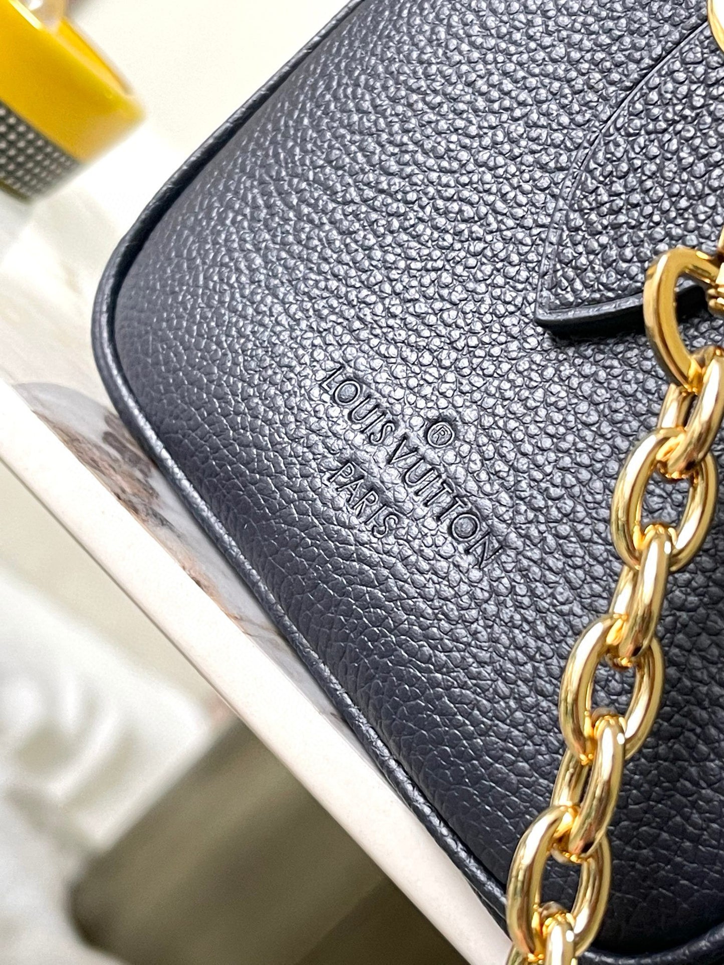 Louis Vuitton Speedy Bandouliere 20
