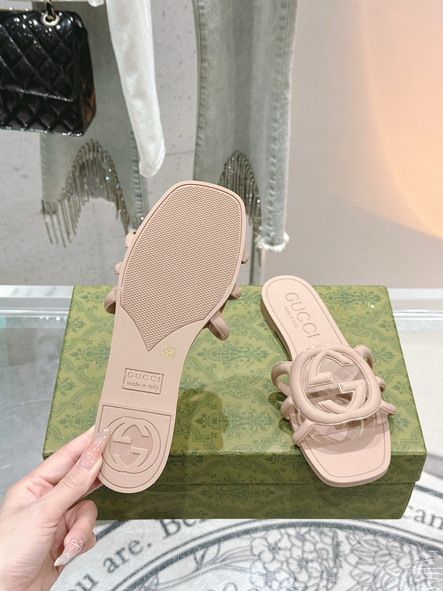 Interlocking G Slide Sandal