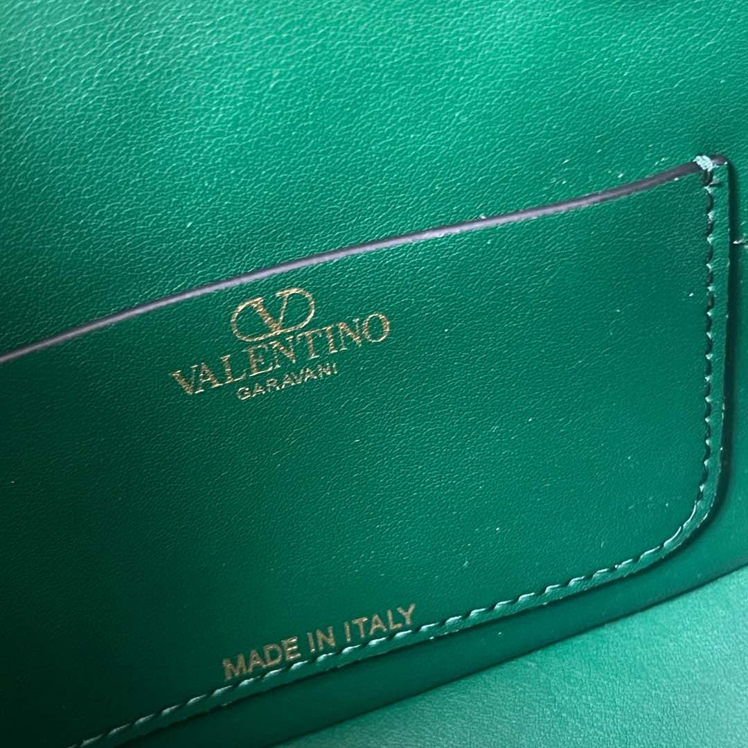 Valentino Vlogo Moon