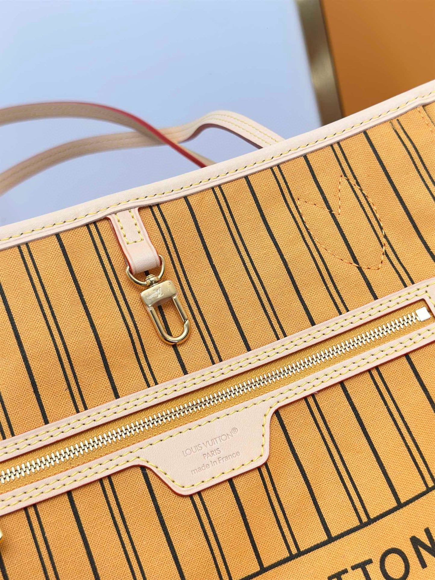 Louis Vuitton Neverfull Bandouliere Inside Out MM