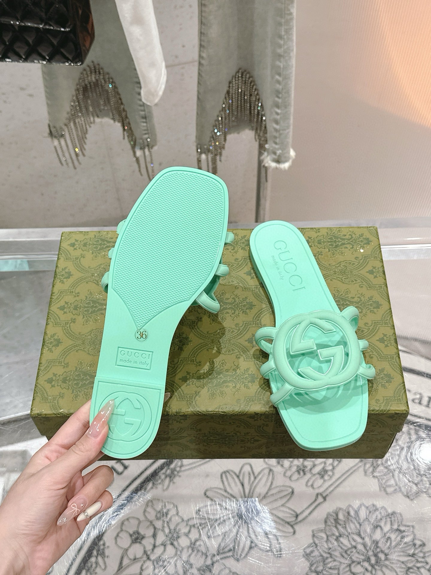Interlocking G Slide Sandal