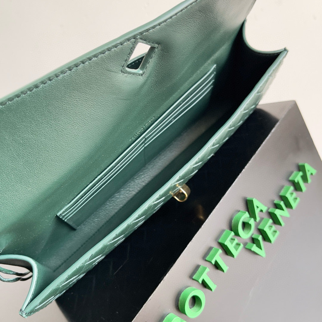 Bottega Veneta Andiamo Clutch