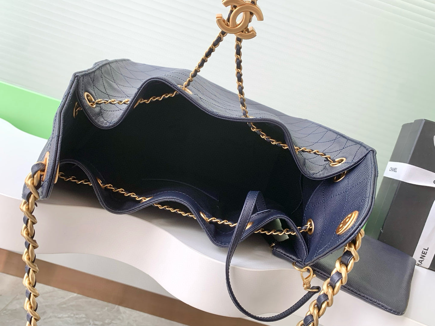 Large 25 Handbag