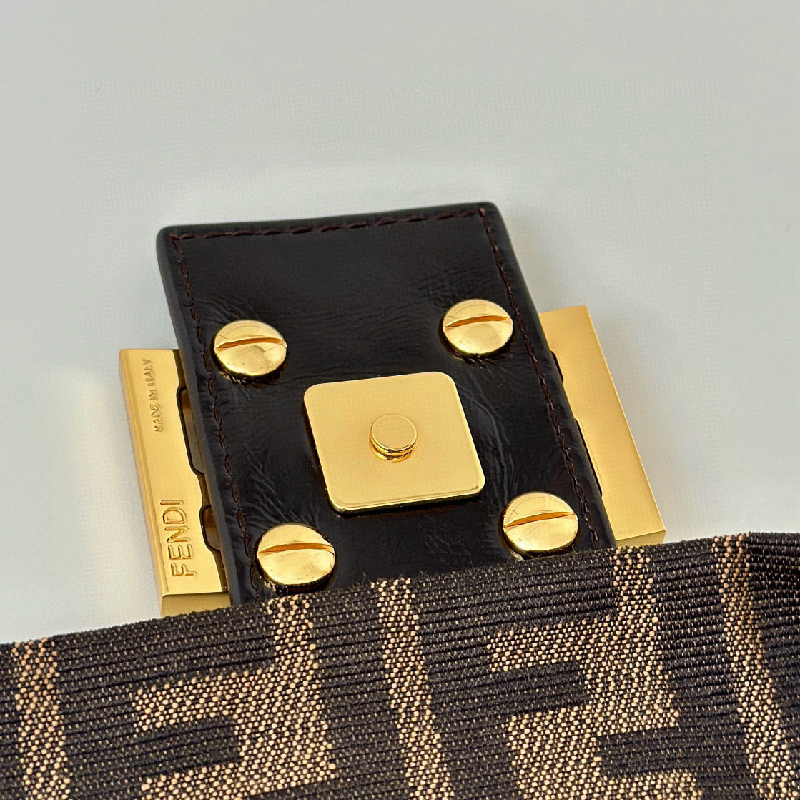 Fendi FF Baguette
