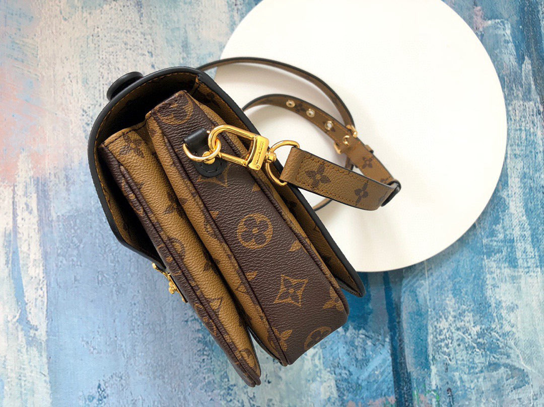 Louis Vuitton Pochette Metis