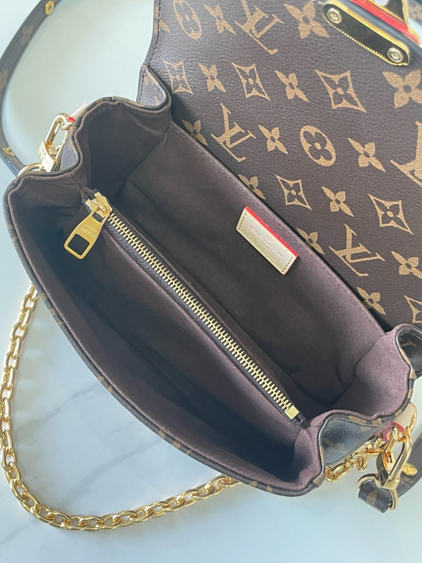Louis Vuitton Pochette Metis East West