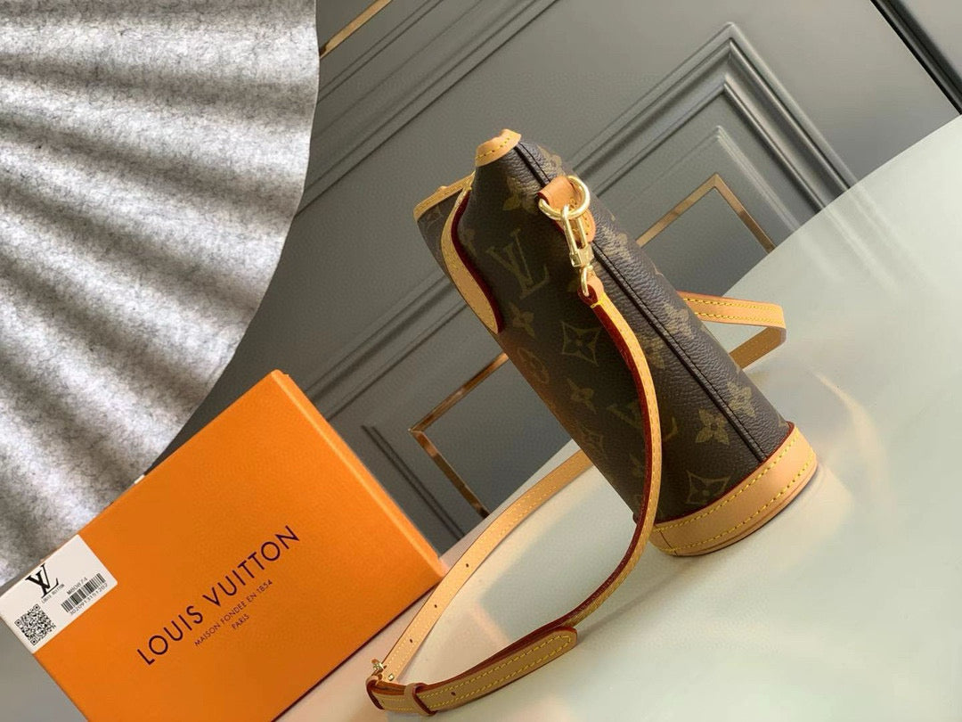 Louis Vuitton Fold Me Pouch