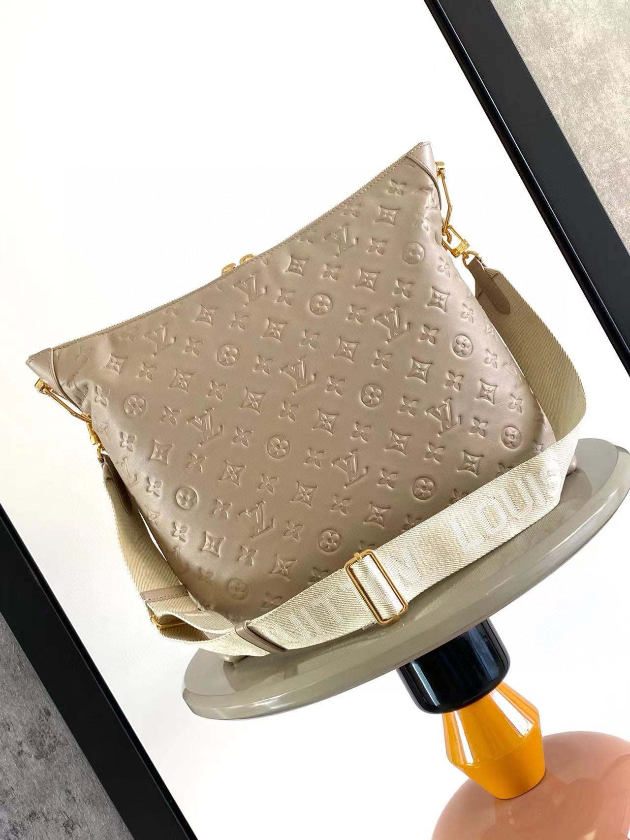 Louis Vuitton Coussin Hobo MM