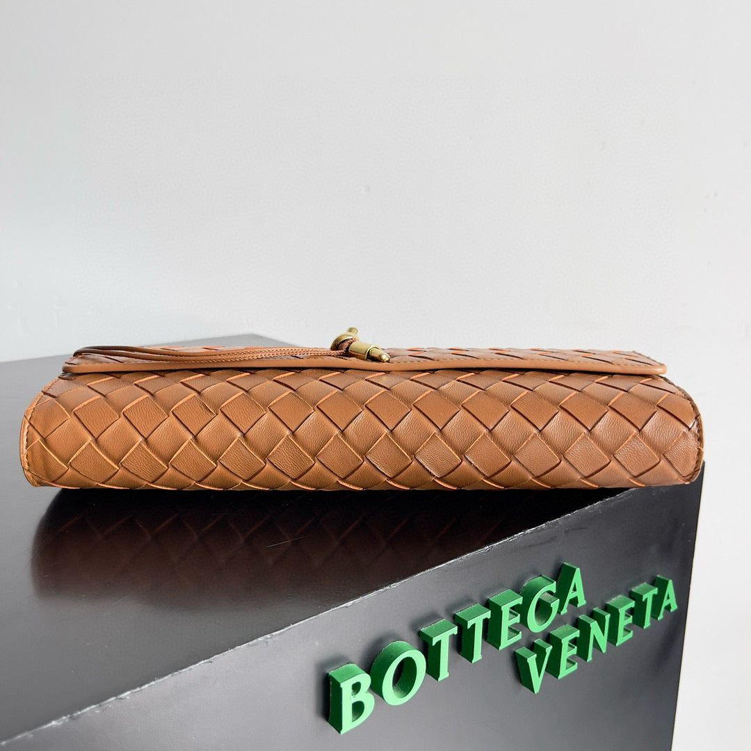 Bottega Veneta Andiamo Clutch
