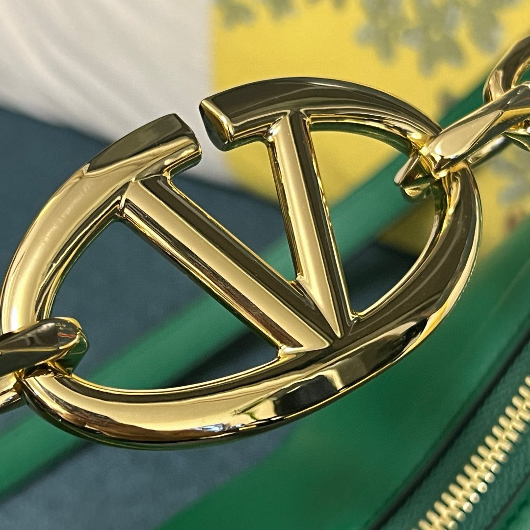 Valentino Vlogo Moon