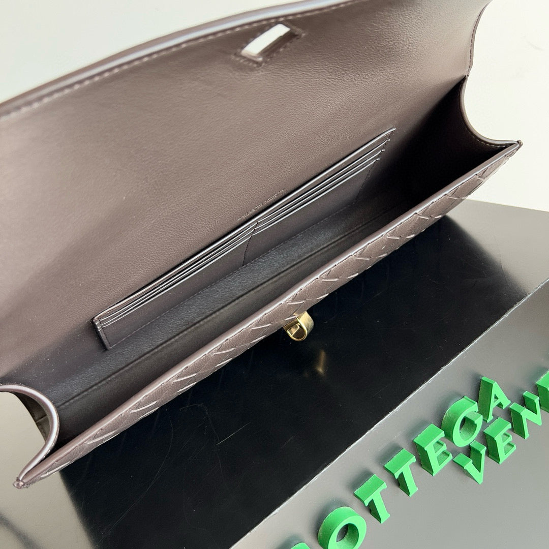 Bottega Veneta Andiamo Clutch
