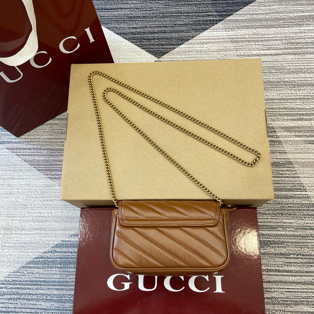 Gucci GG Marmont Super Mini