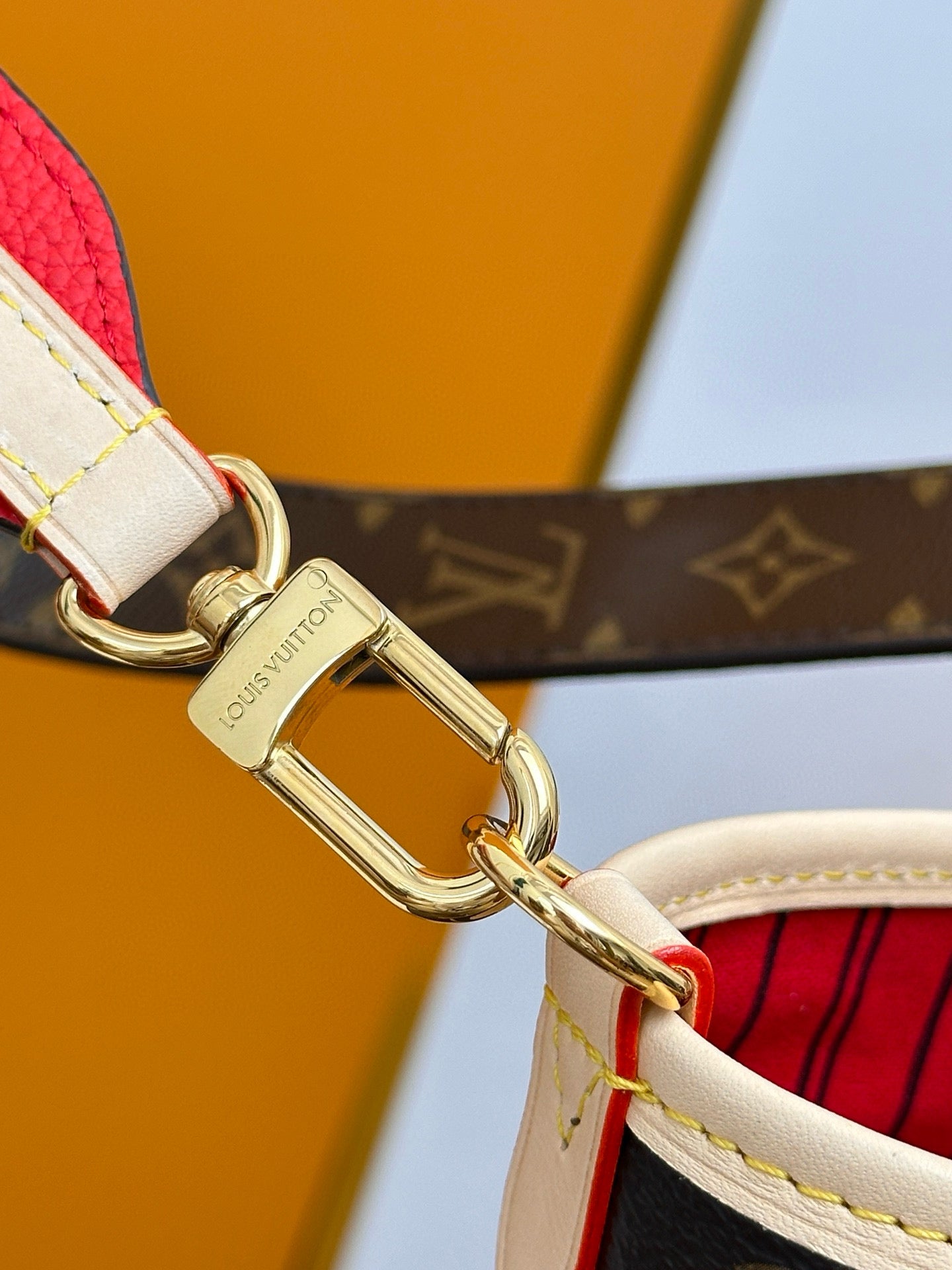 Louis Vuitton Neverfull Bandouliere Inside Out MM