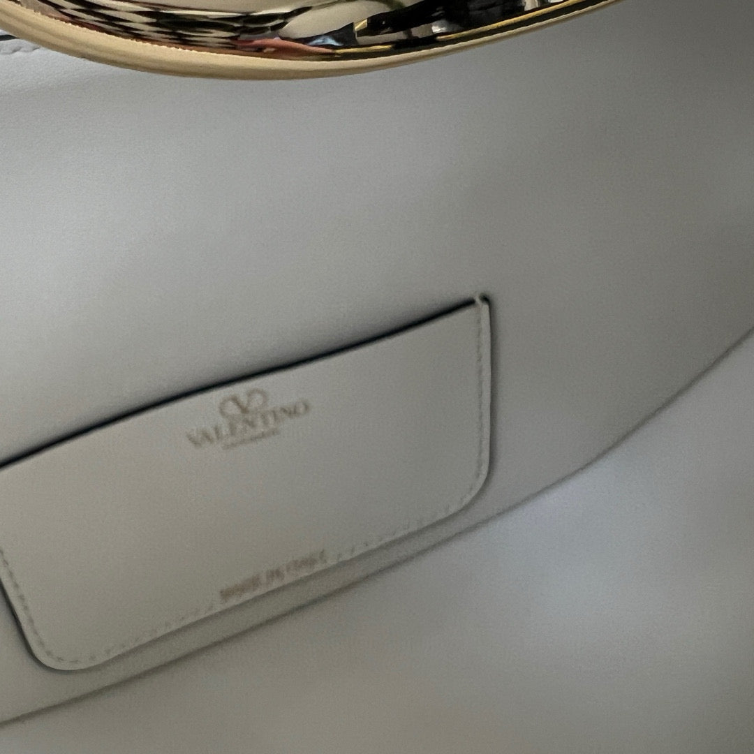 Valentino Vlogo Moon