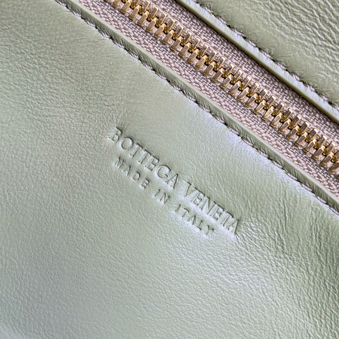 Bottega Veneta Andiamo Clutch