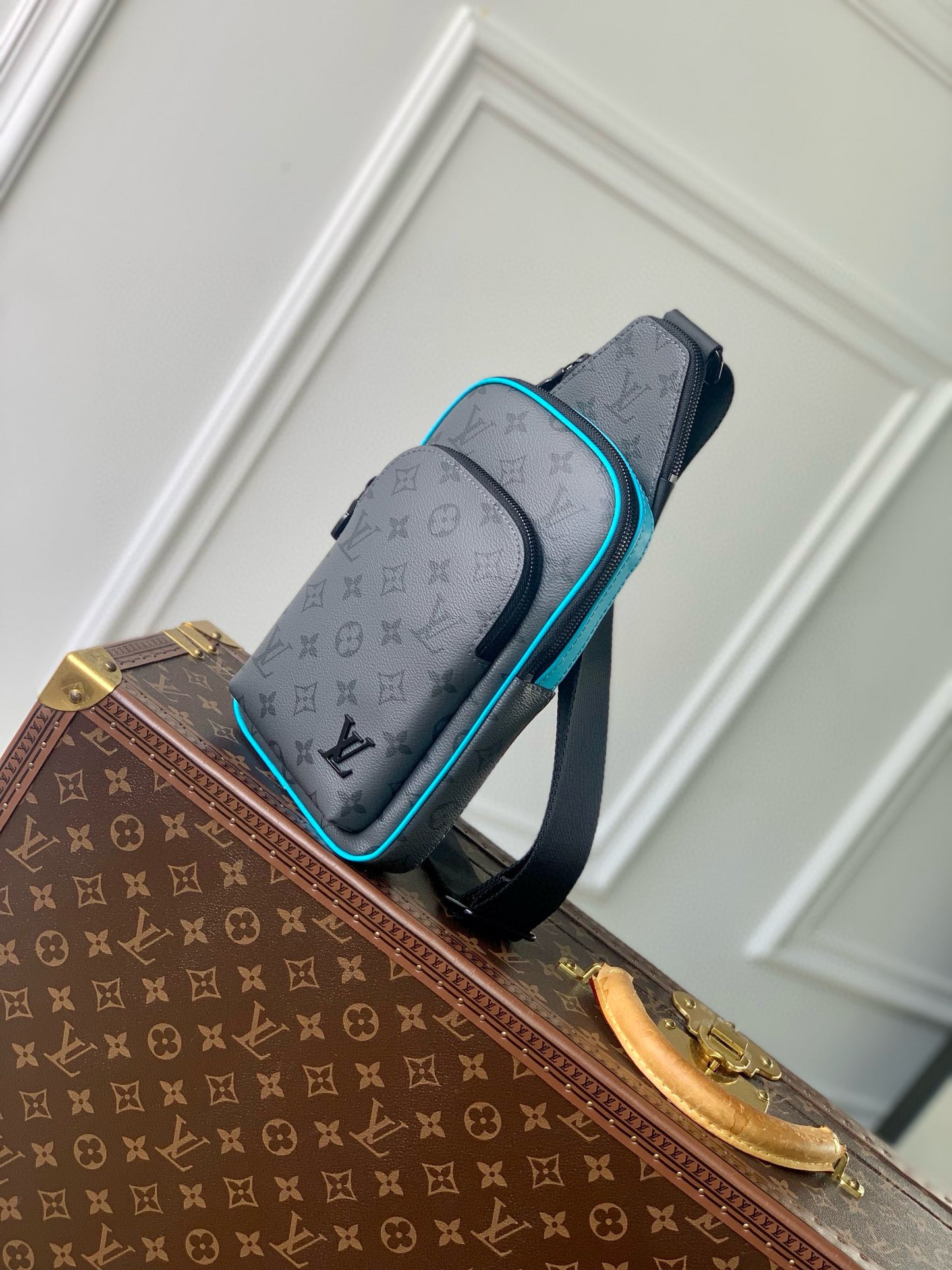 Louis Vuitton Avenue Slingbag Pm