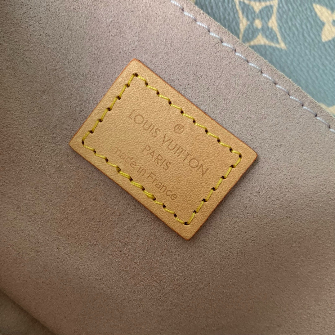 Louis Vuitton Pochette Mesit East West