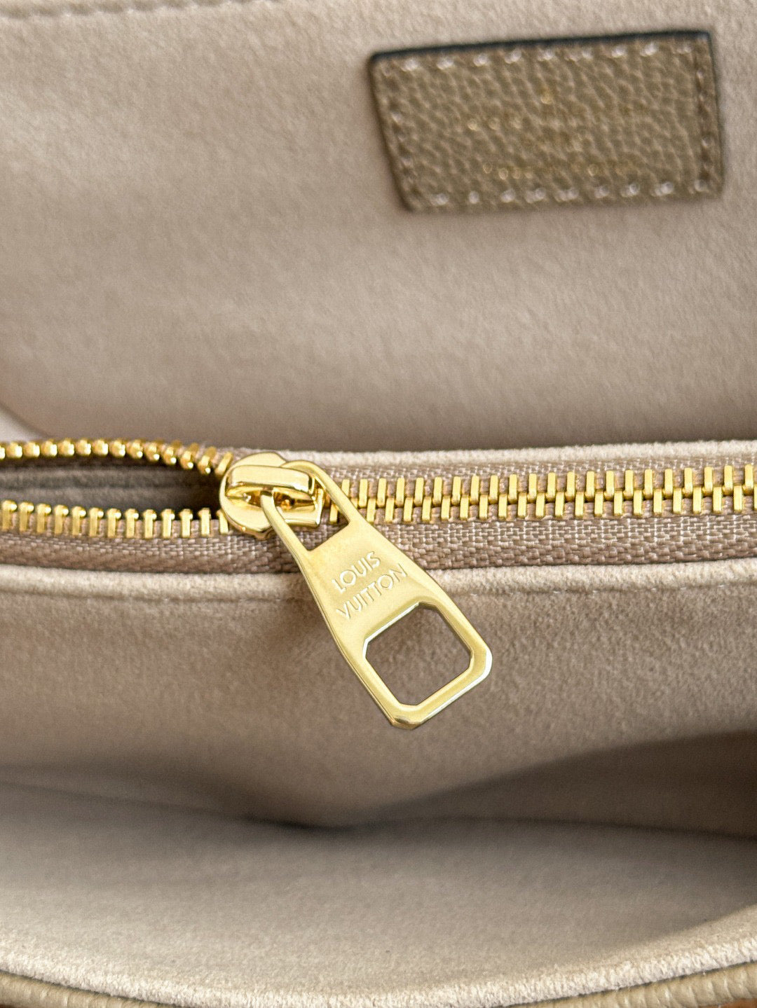 Louis Vuitton Pochette Metis East West