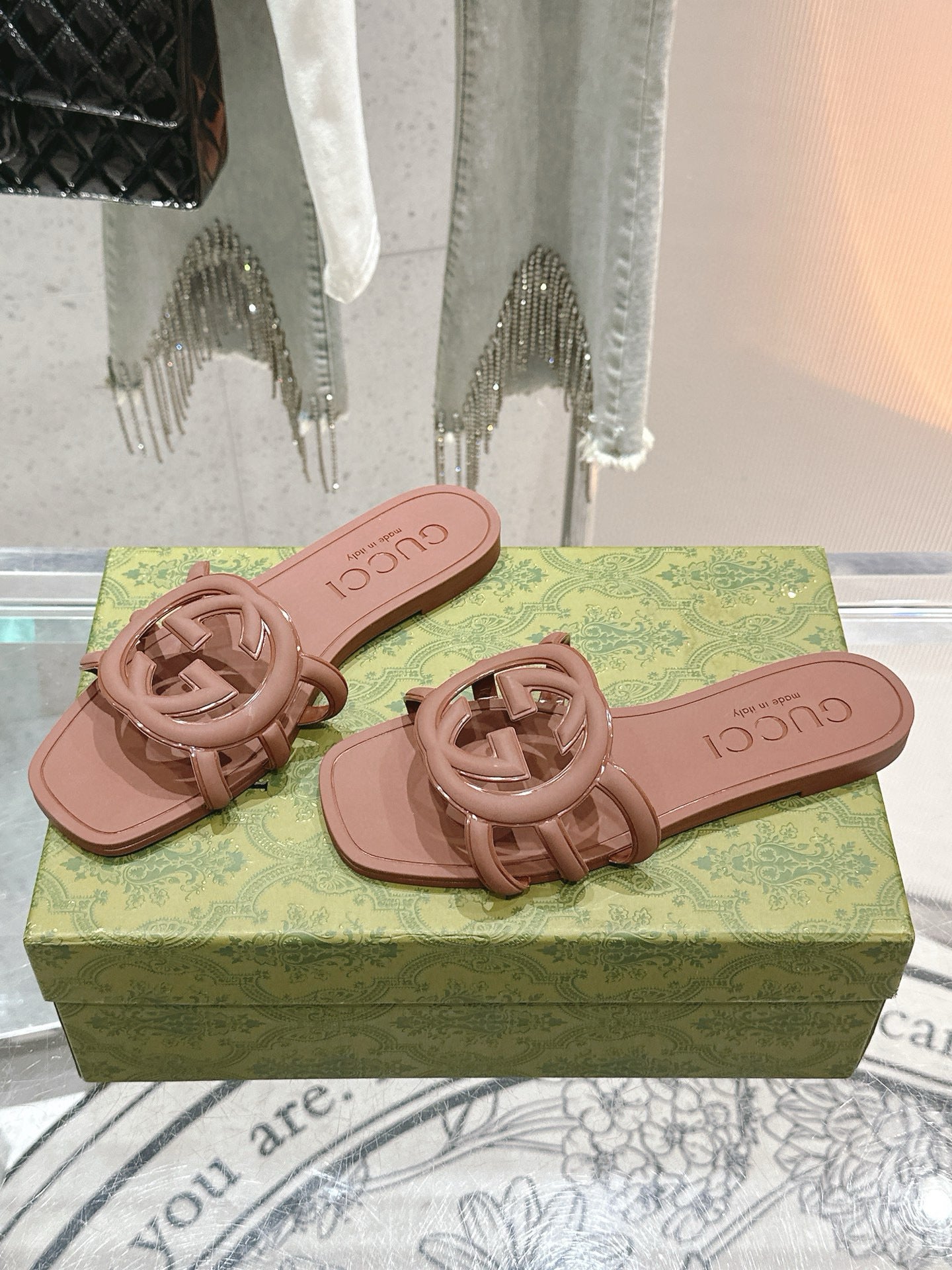 Interlocking G Slide Sandal