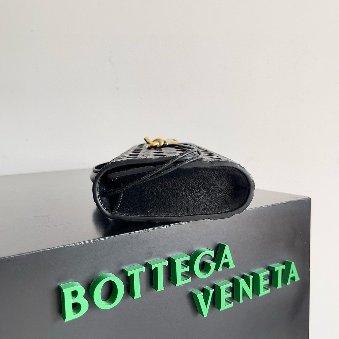 Bottega Veneta Andiamo Clutch