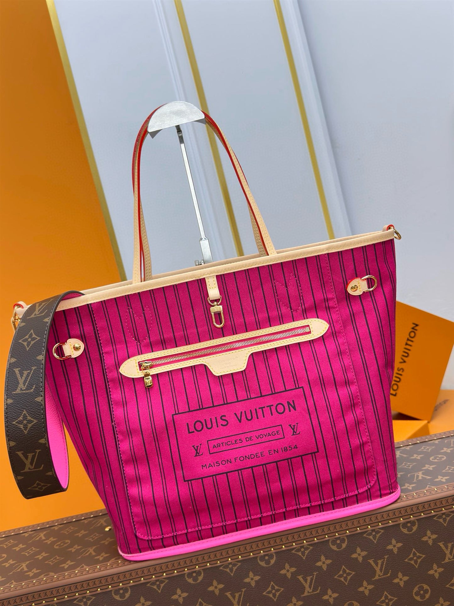 Louis Vuitton Neverfull Bandouliere Inside Out MM