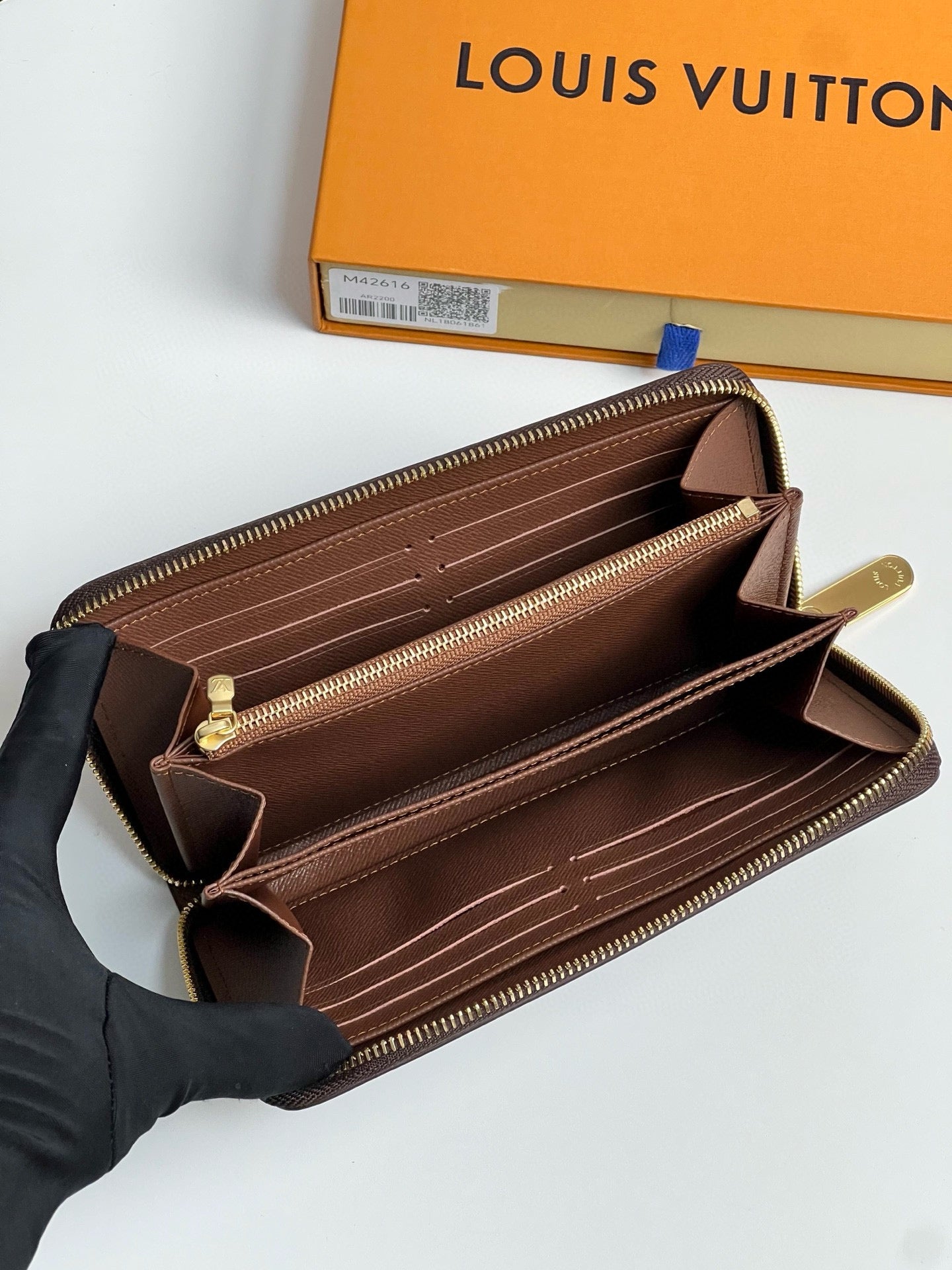 Louis Vuitton Zippy Wallet