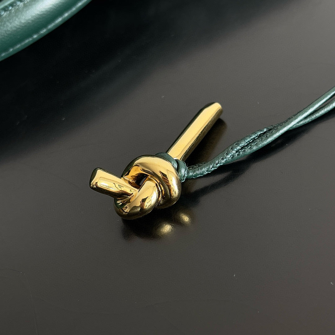 Bottega Veneta Andiamo Clutch