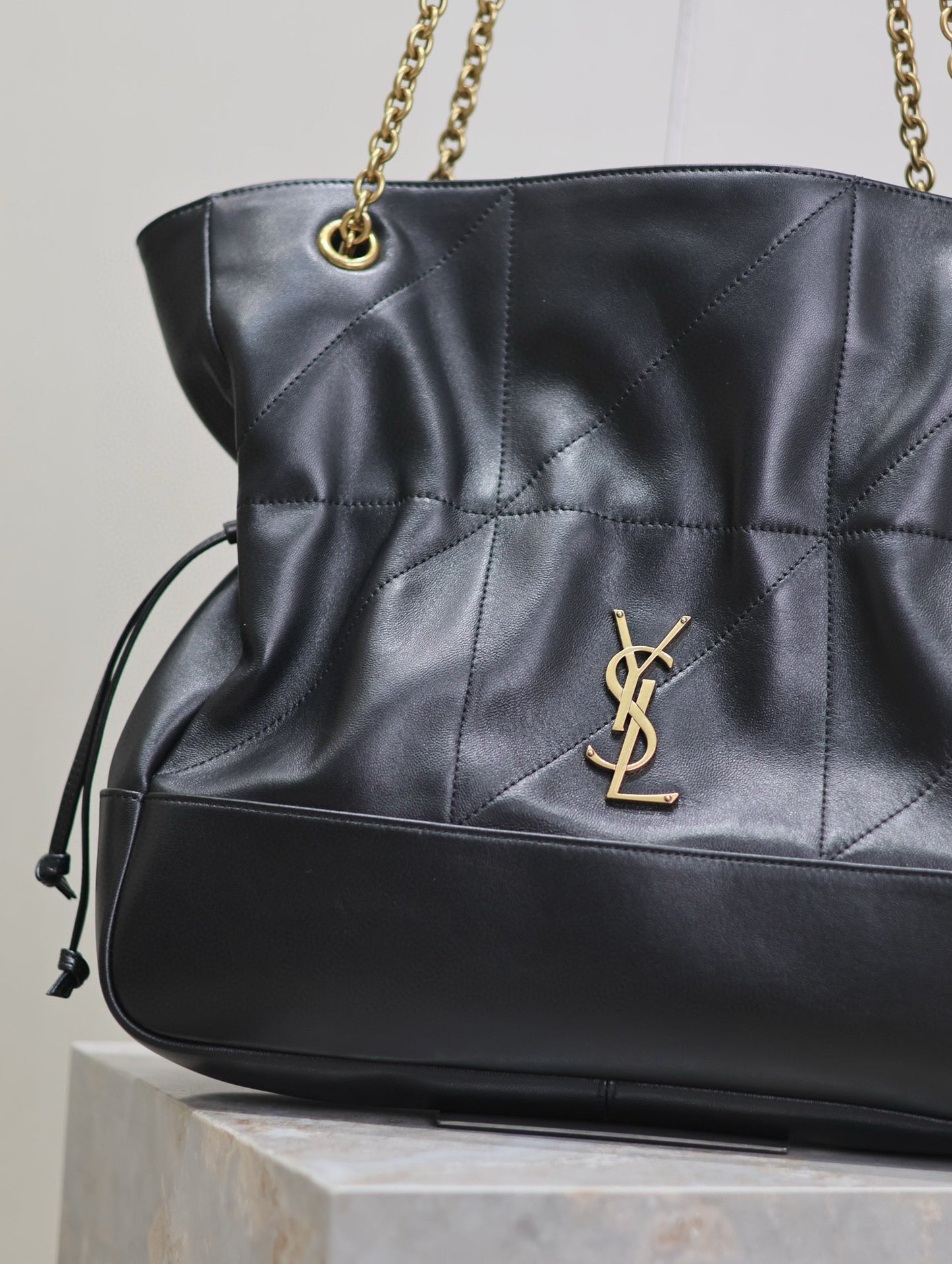 Yves Saint Laurent Jamie Shopping