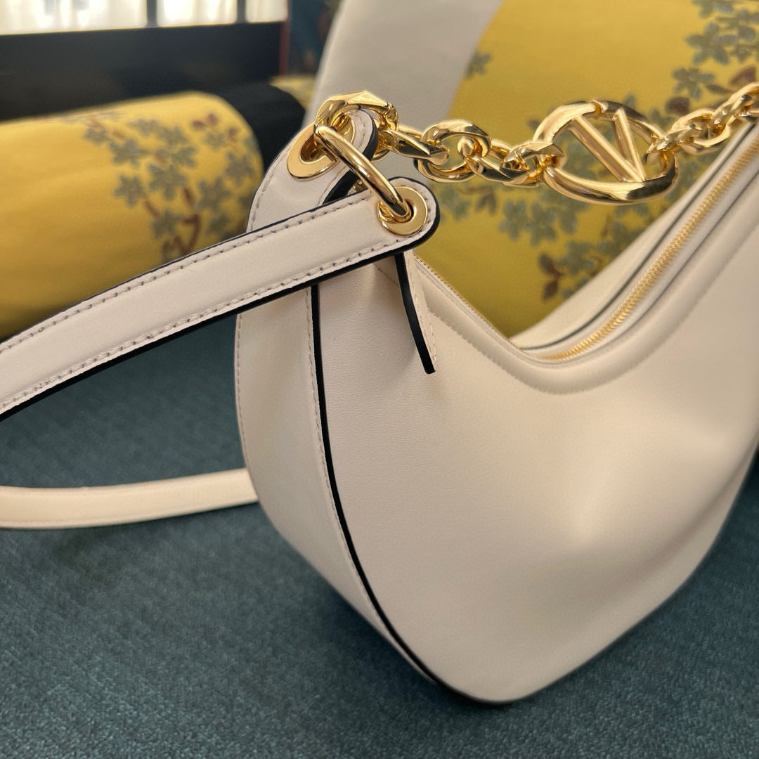 Valentino Vlogo Moon