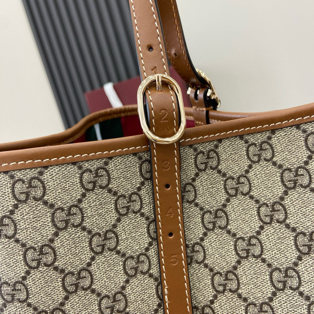 Gucci Emblem Medium Tote Bag