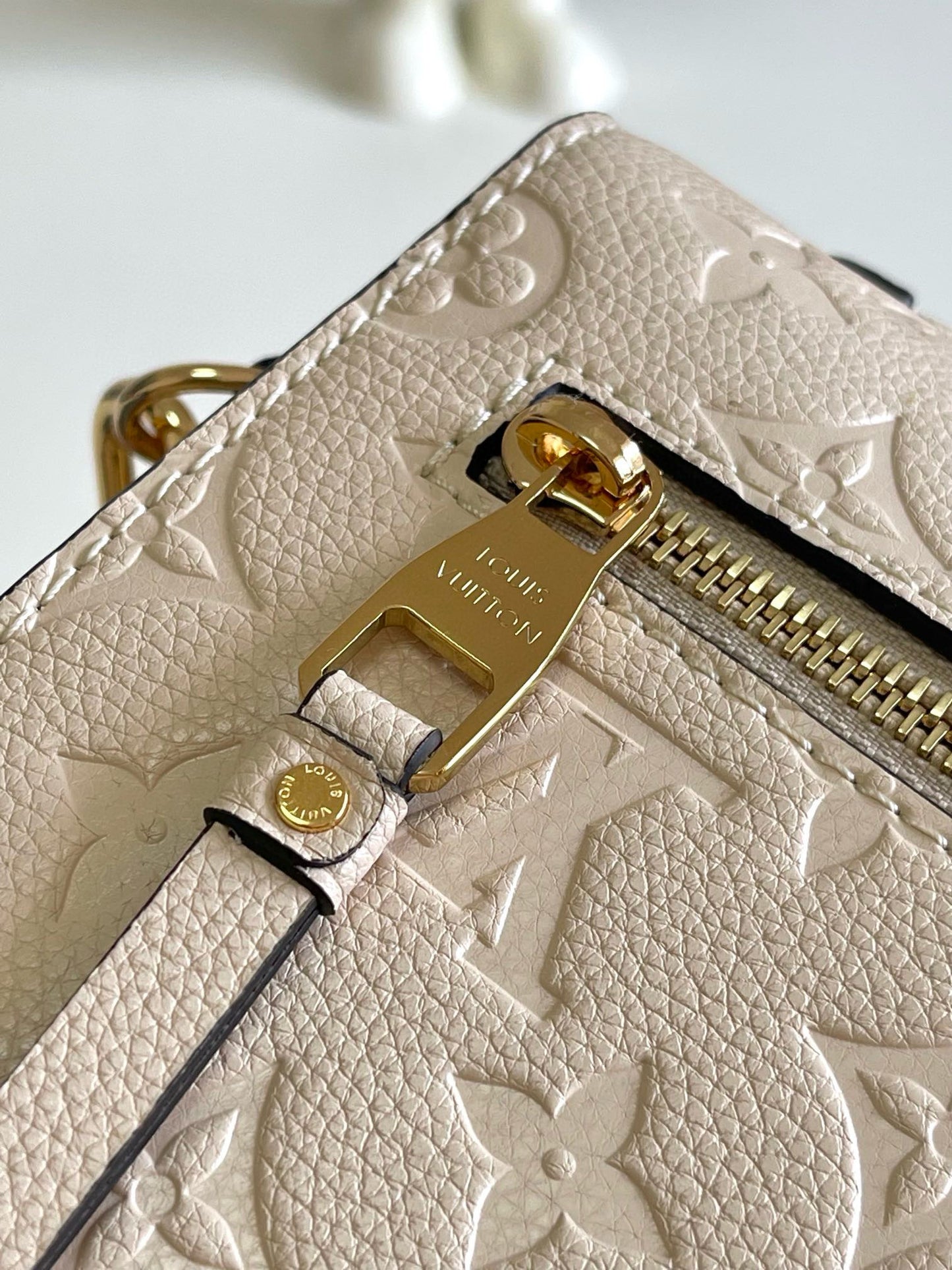 Louis Vuitton Pochette Metis