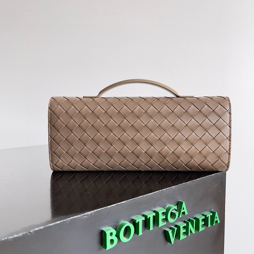 Bottega Veneta Andiamo Clutch
