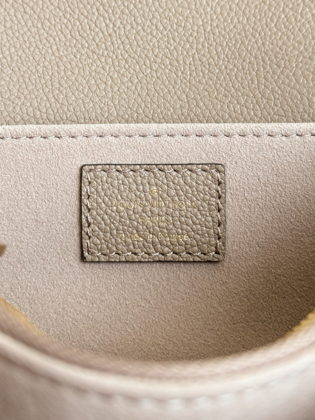 Louis Vuitton Pochette Metis East West