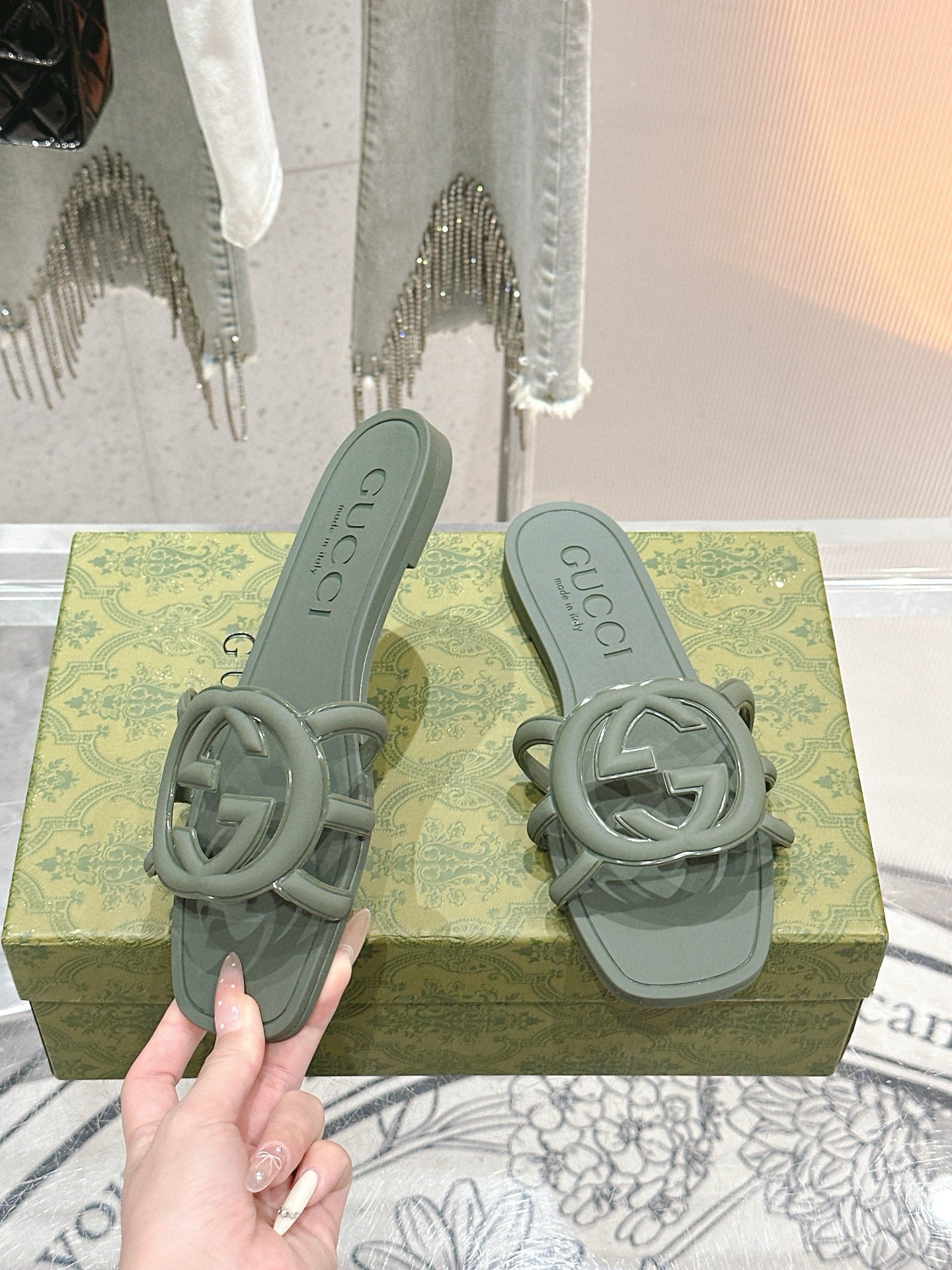 Interlocking G Slide Sandal