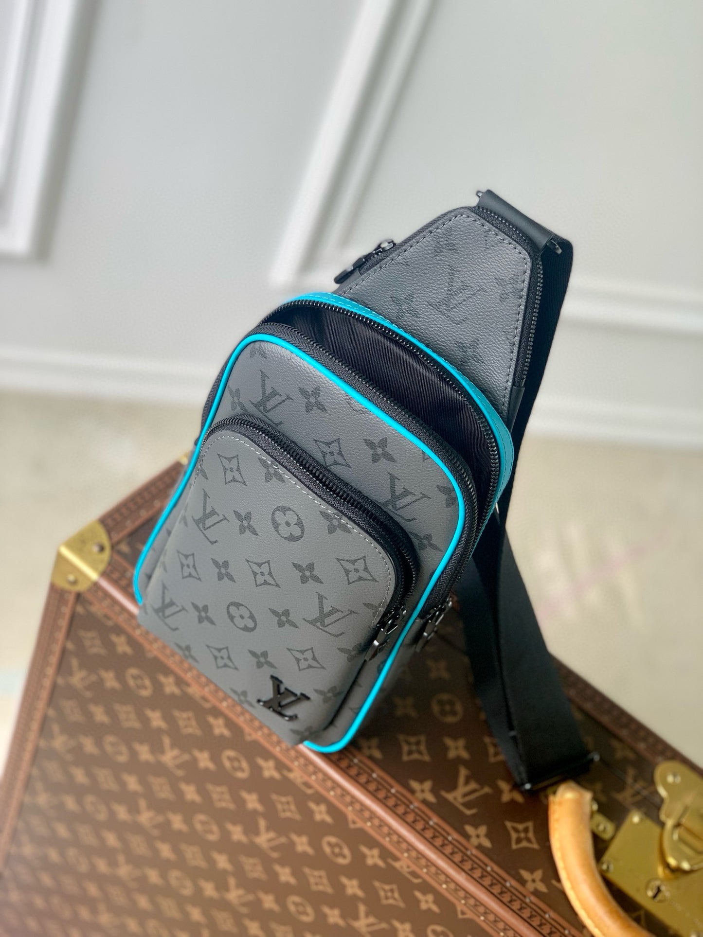 Louis Vuitton Avenue Slingbag Pm