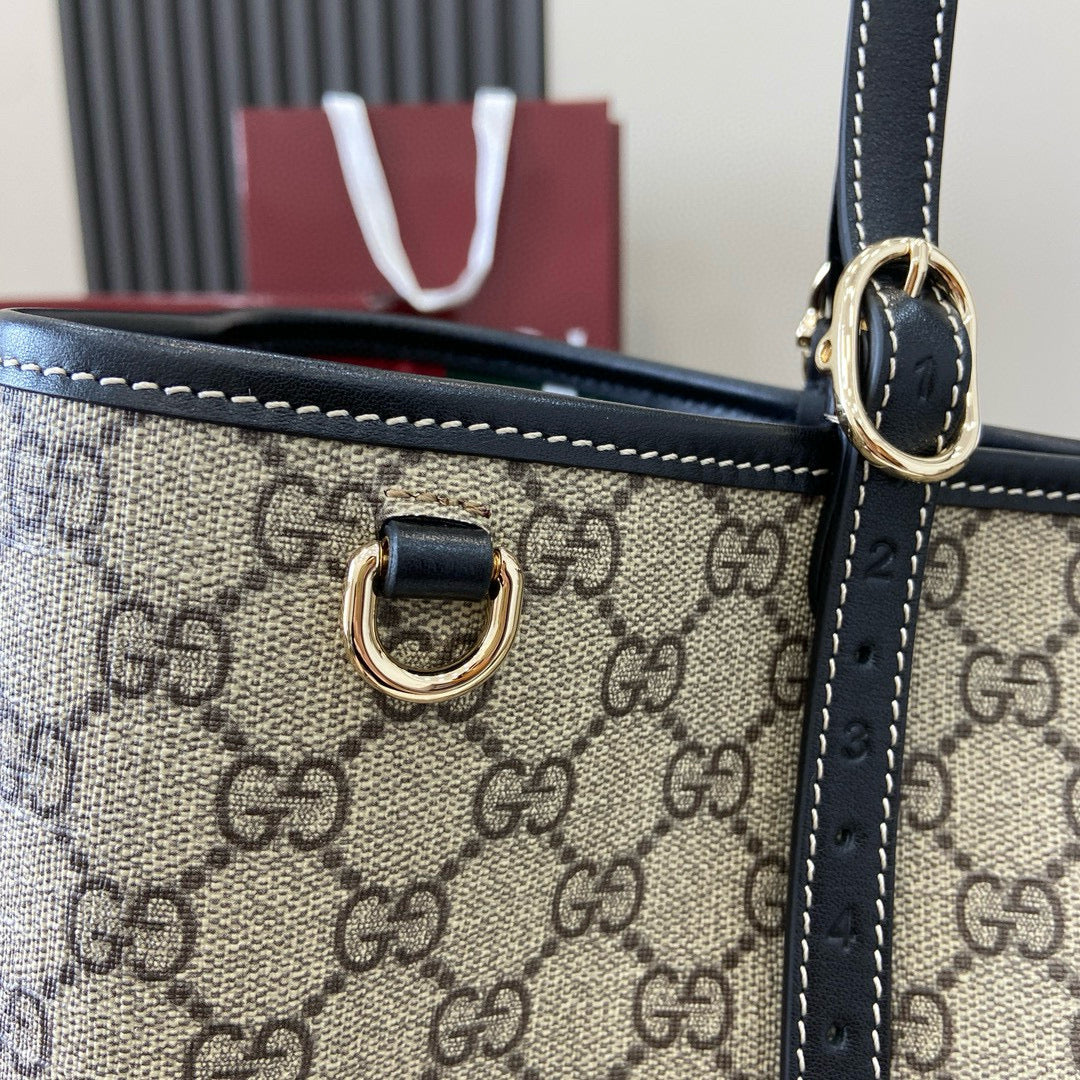 Gucci Emblem Medium Tote Bag