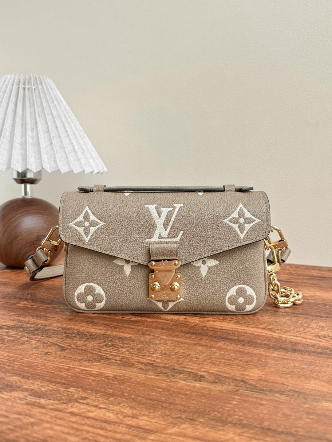 Louis Vuitton Pochette Metis East West