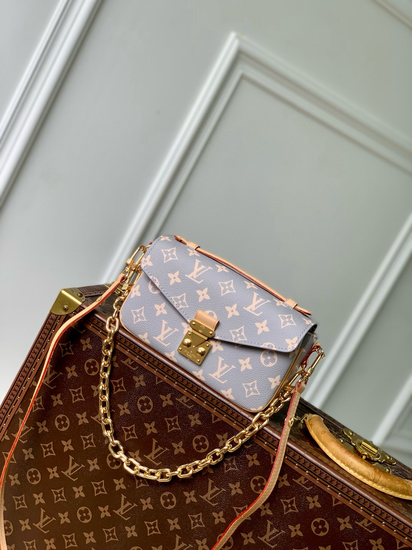 Louis Vuitton Pochette Mesit East West
