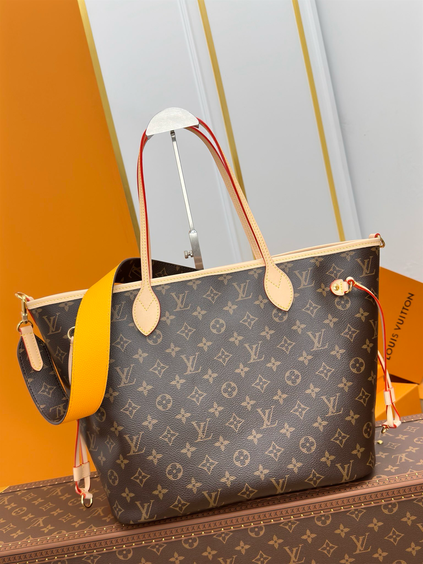 Louis Vuitton Neverfull Bandouliere Inside Out MM