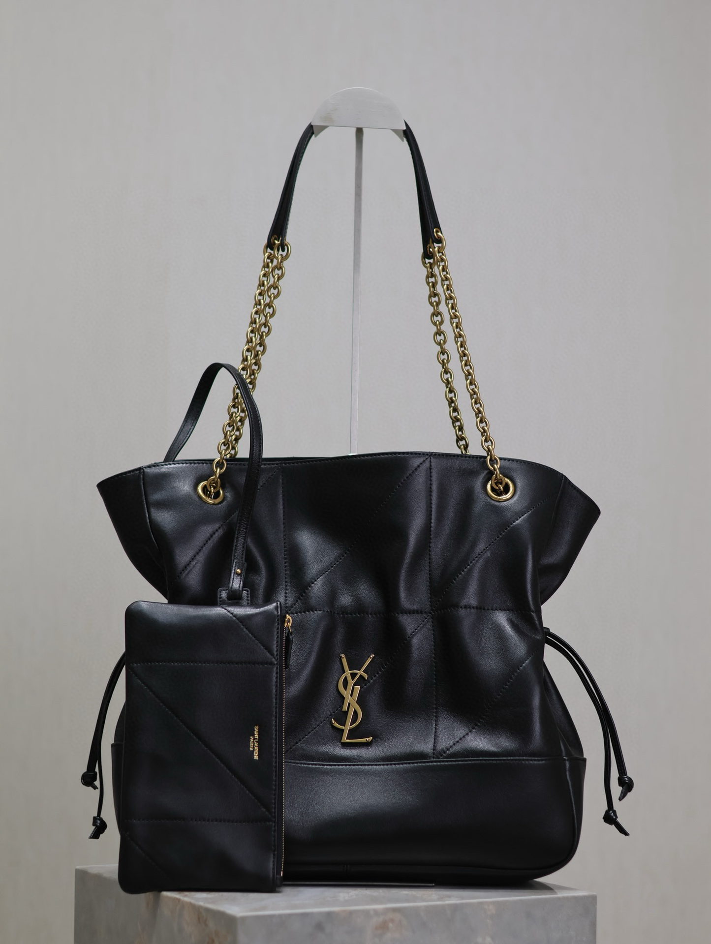 Yves Saint Laurent Jamie Shopping