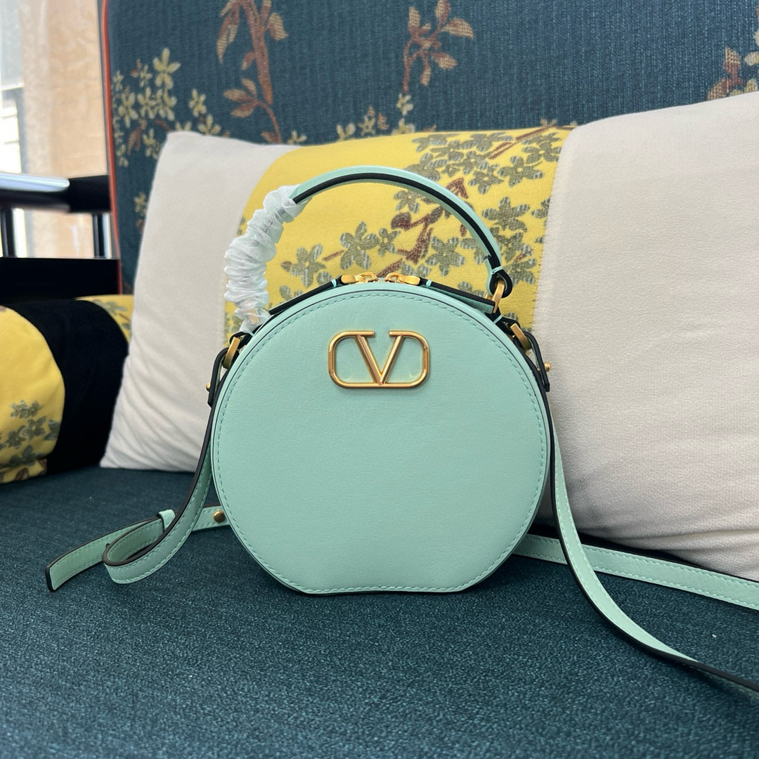 Valentino Vlogo