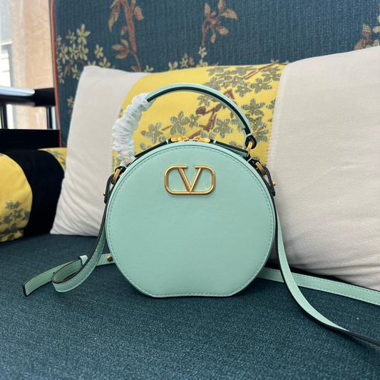 Valentino Vlogo