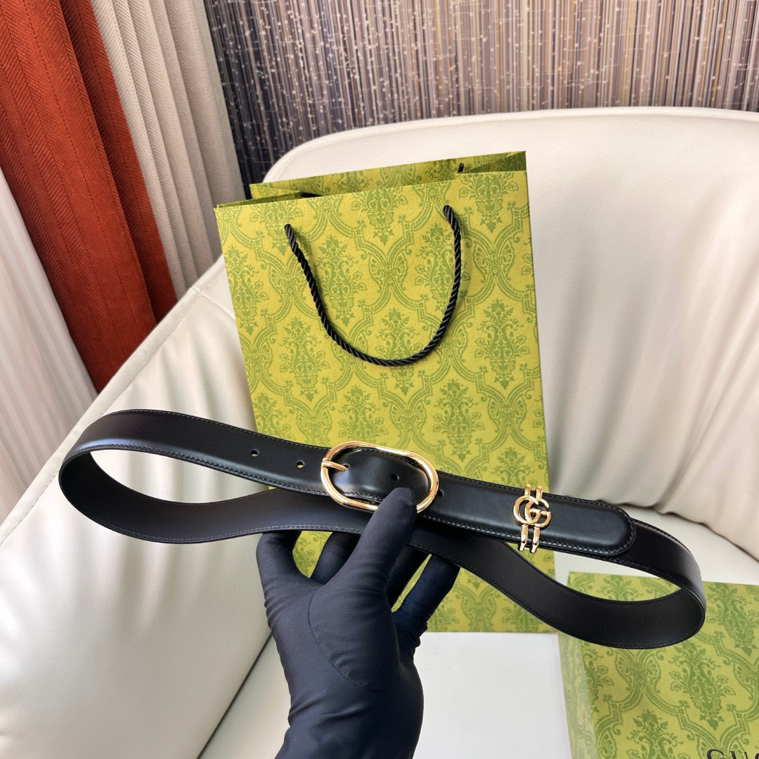 Gucci With Oval Buckle Belt